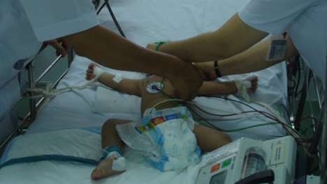 Bé 8 tháng bị chết tại điểm giữ trẻ tự phát